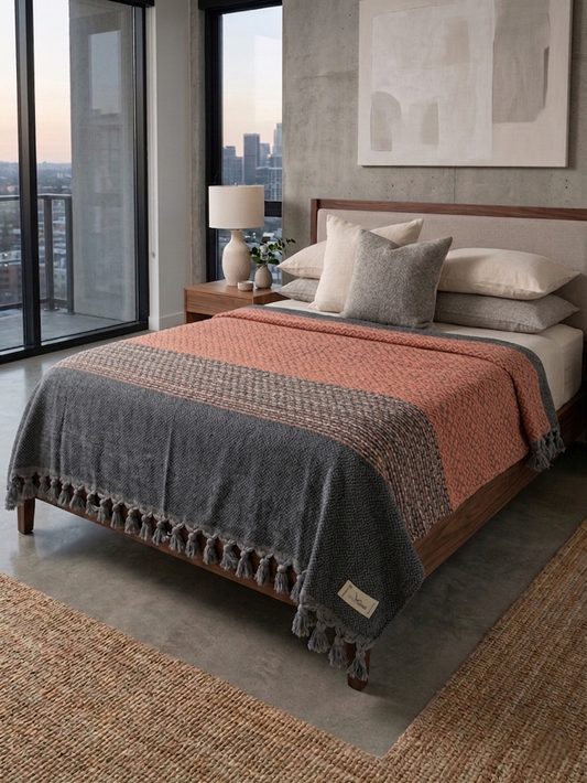 Moderne Tagesdecke mit geometrischem Muster und Fransen 1,80m x 2,00m