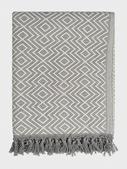 MaxxGoods Tagesdecke mit geometrischen Muster & Franzen 130 x 200 cm